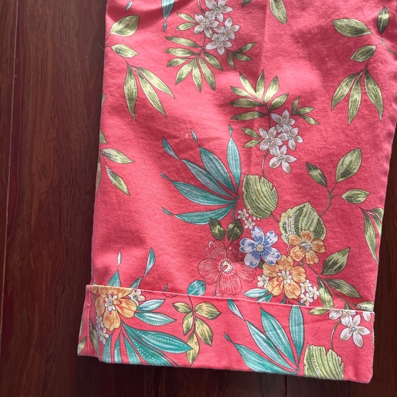 Sag Harbor High Waisted Capris - Picture 4 of 7